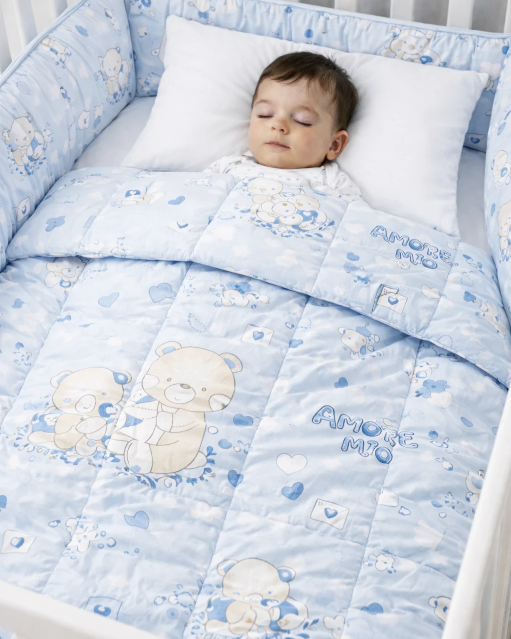 Trapunta per lettino con paracolpi di colore celeste