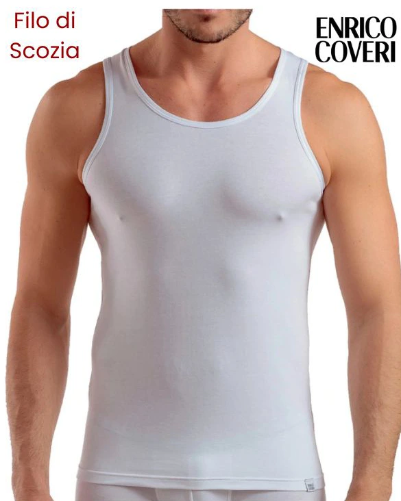 uomo con canotta in filo di scozia bianca