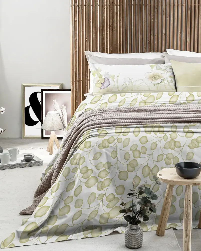 letto con lenzuola in cotone thun verdi stampate